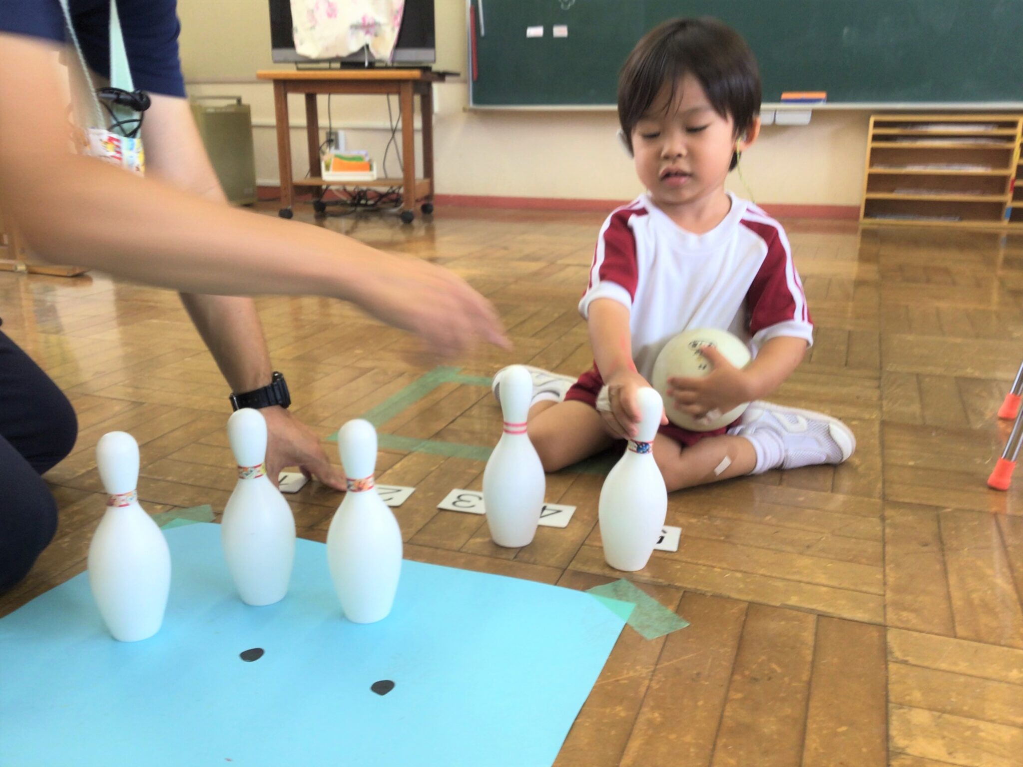 幼稚部＞ボウリング遊び 岡山県立岡山聾学校